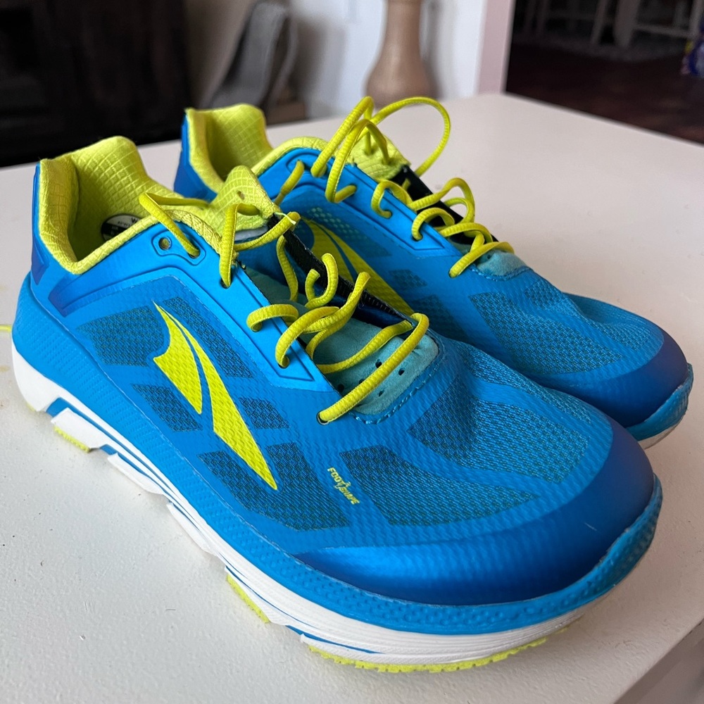 Altra athletic tennis shoes